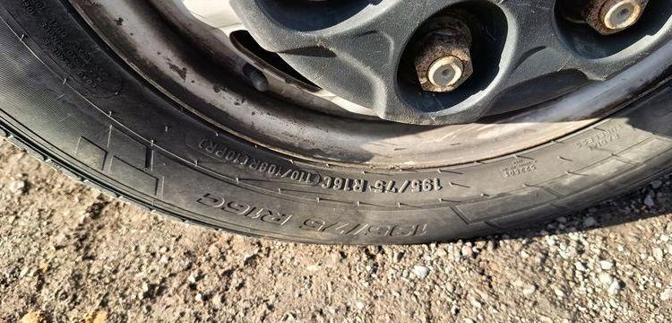 IVECO DAILY 35C12  BENNE AVEC COFFRE ACIER DIESEL – 141445 KMS – ANNEE 2018 ROUGE ET-909-FA