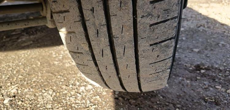 IVECO DAILY 35C12  BENNE AVEC COFFRE ACIER DIESEL – 141445 KMS – ANNEE 2018 ROUGE ET-909-FA