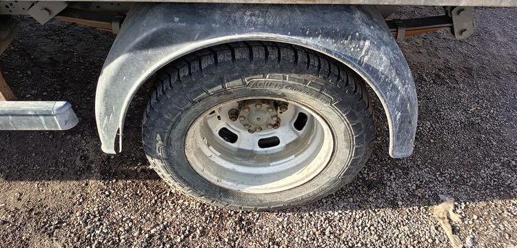 IVECO DAILY 35C12  BENNE AVEC COFFRE ACIER DIESEL – 141445 KMS – ANNEE 2018 ROUGE ET-909-FA