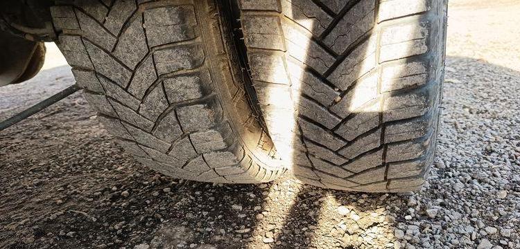 IVECO DAILY 35C12  BENNE AVEC COFFRE ACIER DIESEL – 141445 KMS – ANNEE 2018 ROUGE ET-909-FA