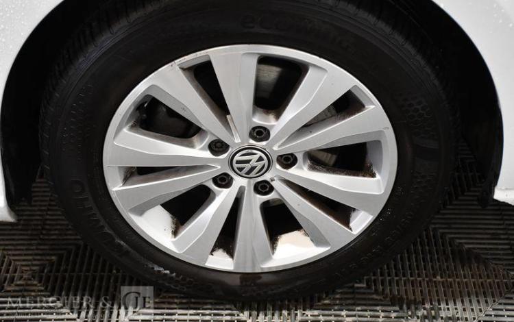VOLKSWAGEN GOLF 1,6 TDI 115 BLANC EV-258-JD