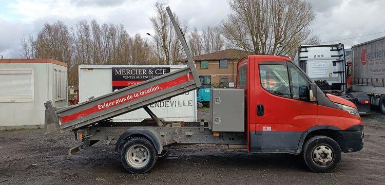 IVECO CAMION BENNE SIMPLE – CABINE COFFRE  EX-296-QD