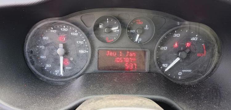 IVECO CAMION BENNE SIMPLE – CABINE COFFRE  EX-296-QD