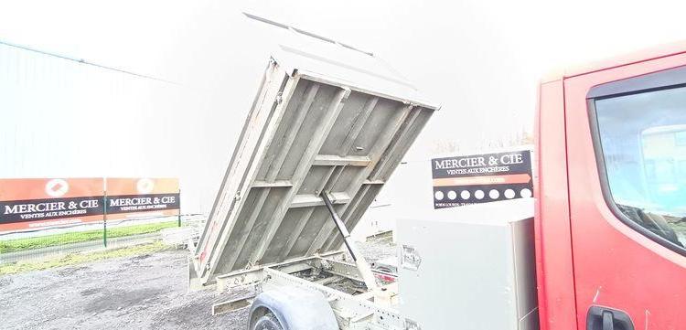 IVECO CAMION BENNE SIMPLE – CABINE COFFRE  EX-296-QD