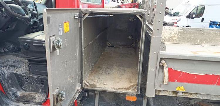 IVECO CAMION BENNE SIMPLE – CABINE COFFRE  EX-296-QD