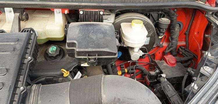 IVECO CAMION BENNE SIMPLE – CABINE COFFRE  EX-296-QD