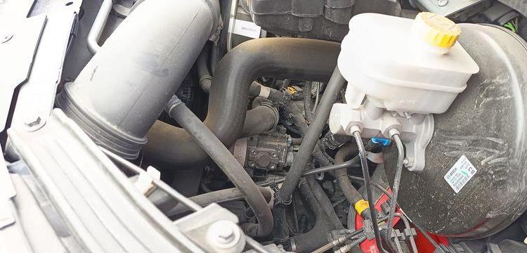 IVECO CAMION BENNE SIMPLE – CABINE COFFRE  EX-296-QD