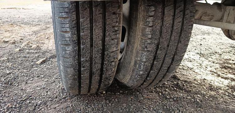 IVECO CAMION BENNE SIMPLE – CABINE COFFRE  EX-296-QD