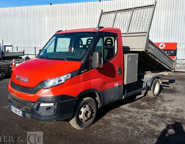 IVECO DAILY 35C12 BENNE AVEC COFFRE ACIER DIESEL – 143441 KMS – ANNEE 2018 ROUGE EZ-536-DT
