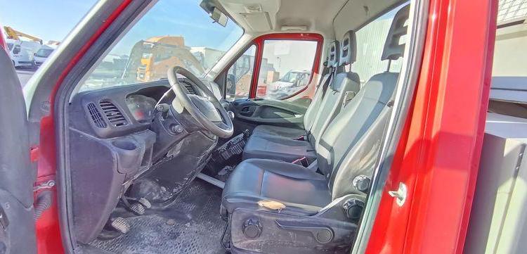 IVECO DAILY 35C12 BENNE AVEC COFFRE ACIER DIESEL – 143441 KMS – ANNEE 2018 ROUGE EZ-536-DT