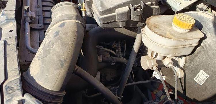 IVECO DAILY 35C12 BENNE AVEC COFFRE ACIER DIESEL – 143441 KMS – ANNEE 2018 ROUGE EZ-536-DT