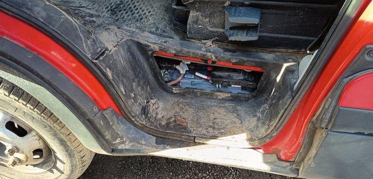 IVECO DAILY 35C12 BENNE AVEC COFFRE ACIER DIESEL – 143441 KMS – ANNEE 2018 ROUGE EZ-536-DT