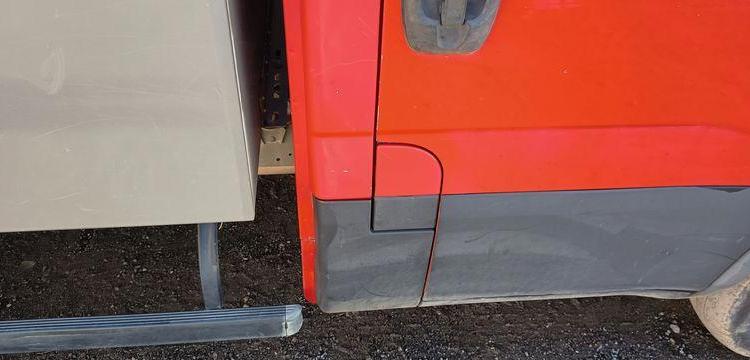 IVECO DAILY 35C12 BENNE AVEC COFFRE ACIER DIESEL – 143441 KMS – ANNEE 2018 ROUGE EZ-536-DT