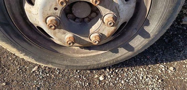 IVECO DAILY 35C12 BENNE AVEC COFFRE ACIER DIESEL – 143441 KMS – ANNEE 2018 ROUGE EZ-536-DT