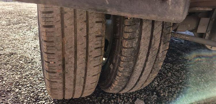 IVECO DAILY 35C12 BENNE AVEC COFFRE ACIER DIESEL – 143441 KMS – ANNEE 2018 ROUGE EZ-536-DT