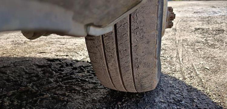 IVECO DAILY 35C12 BENNE AVEC COFFRE ACIER DIESEL – 143441 KMS – ANNEE 2018 ROUGE EZ-536-DT