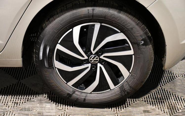 VOLKSWAGEN POLO CONFORTLINE 1,0 T GRIS FB-212-TM