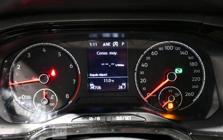 VOLKSWAGEN POLO CONFORTLINE 1,0 T GRIS FB-212-TM