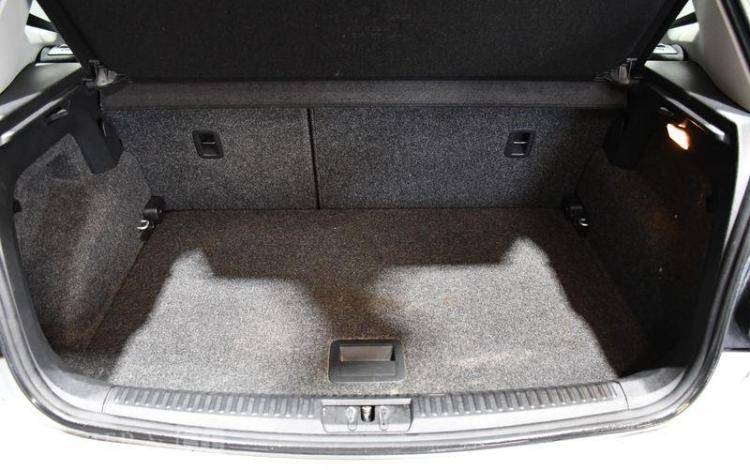 VOLKSWAGEN POLO 1,0 75 MATCH 5 PTS GRIS FD-880-CY