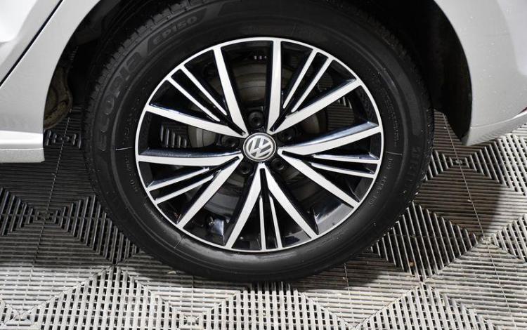 VOLKSWAGEN POLO 1,0 75 MATCH 5 PTS GRIS FD-880-CY