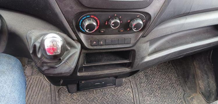 IVECO DAILY VI FOURGON 35C14 2.3 D 16V 136CV DIESEL – 62165 KMS – ANNEE 2019 BLANC FE-910-QG