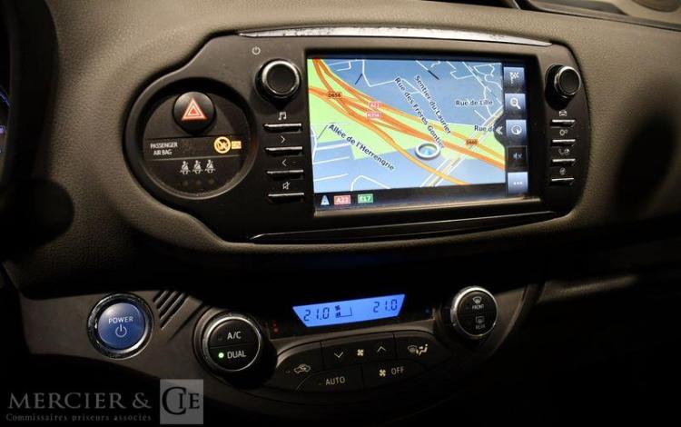 TOYOTA YARIS STE FL 100H FRANCE BUSINESS AFF BLANC FE-953-MH