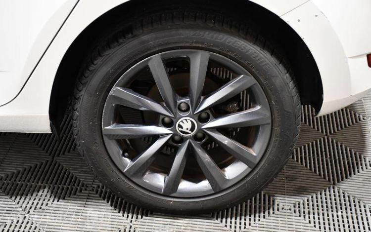 SKODA FABIA AMBITION 1,0 TSI 95CH BVM5 BLANC FK-743-DR