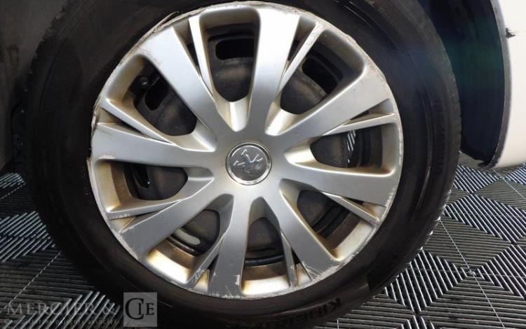 PEUGEOT 208 SOCIETE 1.6 BLUEHDI 100 PREMIUM PACK BLANC FL-016-QB