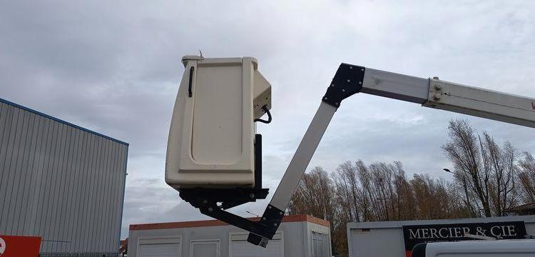 RENAULT TRAFIC AVEC NACELLE  FN-131-ML