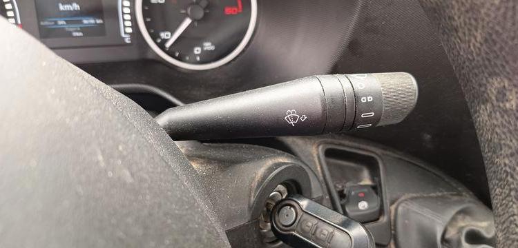 IVECO DAILY 35S14 AVEC NACELLE 141TLE – 12 M – 556 HEURES – 96199 KMS – ANNEE 2020 BLANC FT-458-RV