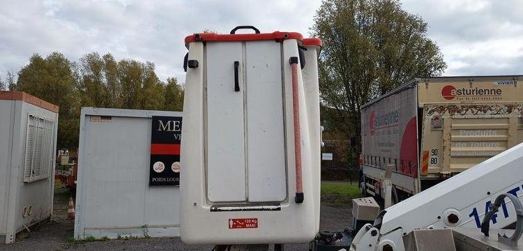 IVECO DAILY 35S14 AVEC NACELLE 141TLE – 12 M – 556 HEURES – 96199 KMS – ANNEE 2020 BLANC FT-458-RV