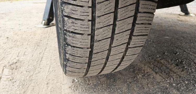 IVECO DAILY 35S14 AVEC NACELLE 141TLE – 12 M – 556 HEURES – 96199 KMS – ANNEE 2020 BLANC FT-458-RV