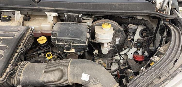 IVECO DAILY 35S14 AVEC NACELLE 141TLE – 12 M – 556 HEURES – 96199 KMS – ANNEE 2020 BLANC FT-458-RV