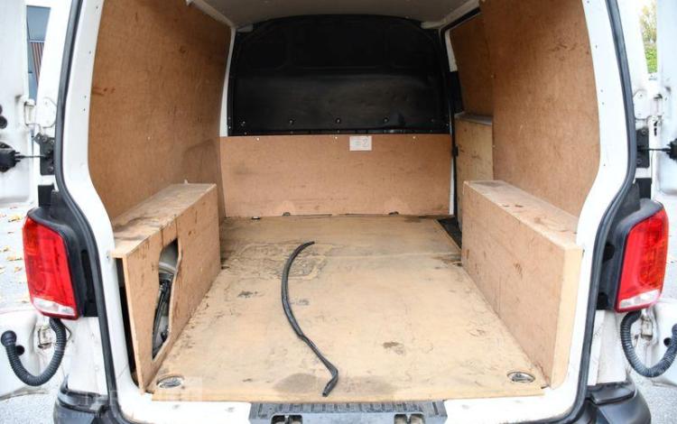 VOLKSWAGEN TRANSPORTER BLANC FV-480-CQ