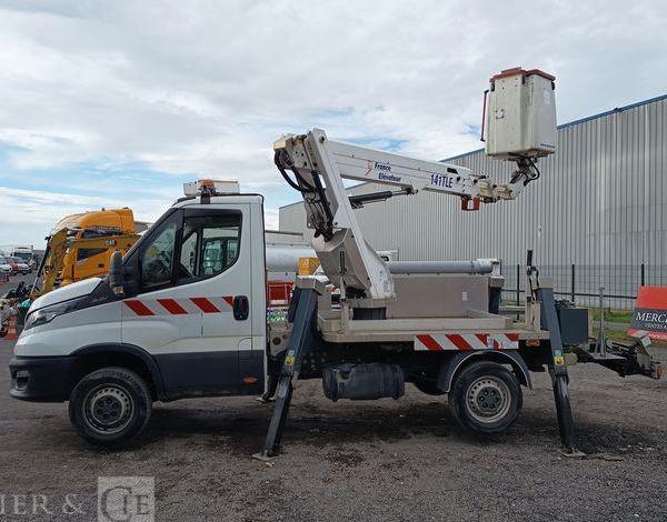 IVECO DAILY 35S14 AVEC NACELLE 141TLE – 12 M – DIESEL – 220 HEURES – ANNEE 2020 BLANC FV-823-CY