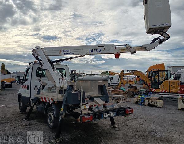 IVECO DAILY 35S14 AVEC NACELLE 141TLE – 12 M – DIESEL – 220 HEURES – ANNEE 2020 BLANC FV-823-CY