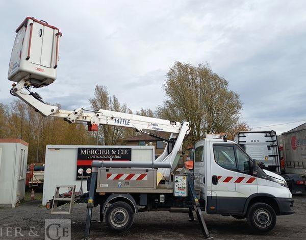 IVECO DAILY 35S14 AVEC NACELLE 141TLE – 12 M – DIESEL – 220 HEURES – ANNEE 2020 BLANC FV-823-CY