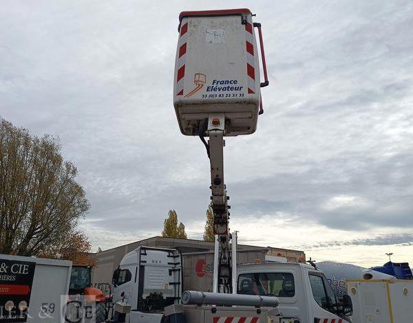 IVECO DAILY 35S14 AVEC NACELLE 141TLE – 12 M – DIESEL – 220 HEURES – ANNEE 2020 BLANC FV-823-CY