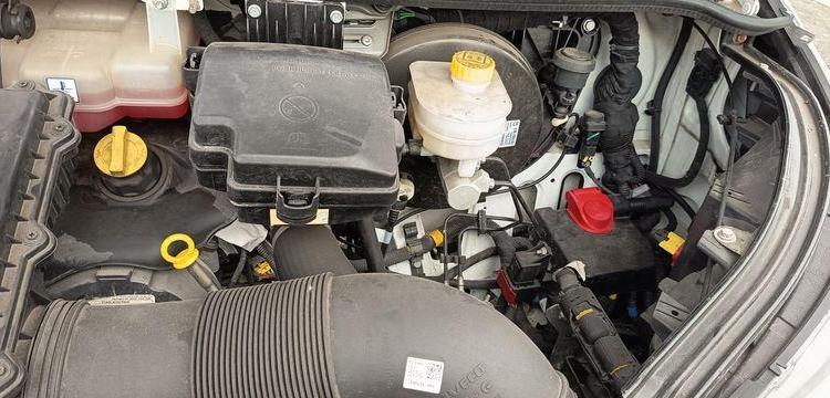 IVECO DAILY 35S14 AVEC NACELLE 141TLE – 12 M – DIESEL – 220 HEURES – ANNEE 2020 BLANC FV-823-CY