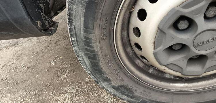 IVECO DAILY 35S14 AVEC NACELLE 141TLE – 12 M – DIESEL – 220 HEURES – ANNEE 2020 BLANC FV-823-CY