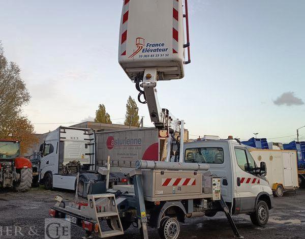 IVECO DAILY 35S14H AVEC NACELLE FRANCE ELEVATEUR 141 TLE – 12M – 344 HEURES- AN 2020 BLANC FW-805-AX