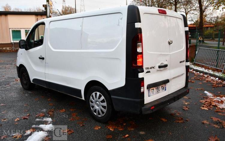 RENAULT TRAFIC L1H1 DCI 145 EDC BLANC FZ-204-SW