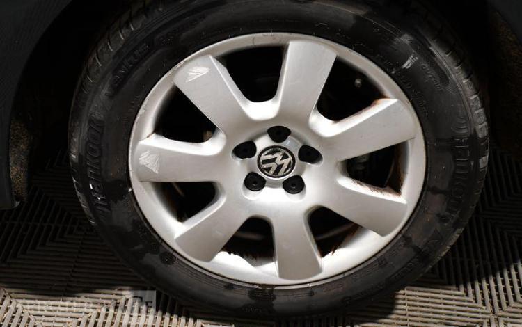 VOLKSWAGEN NEW BEETLE CABRIOLET 1,6 100 CARAT VERT FZ-763-VA