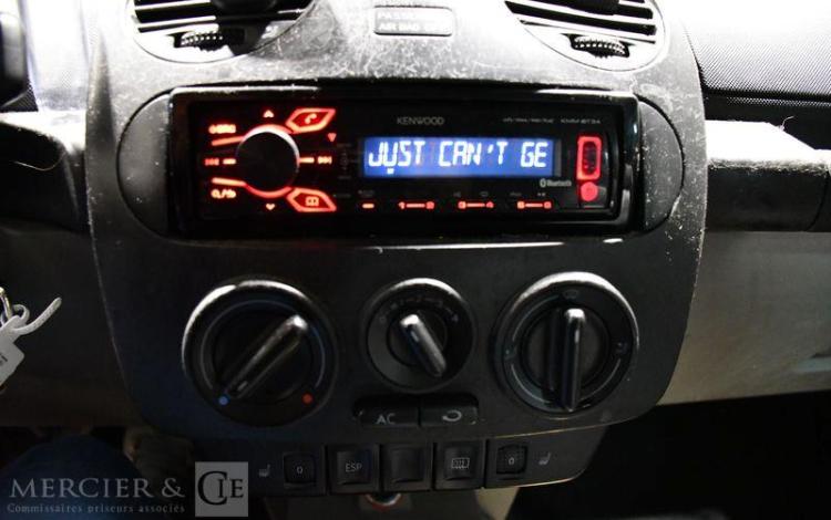 VOLKSWAGEN NEW BEETLE CABRIOLET 1,6 100 CARAT VERT FZ-763-VA