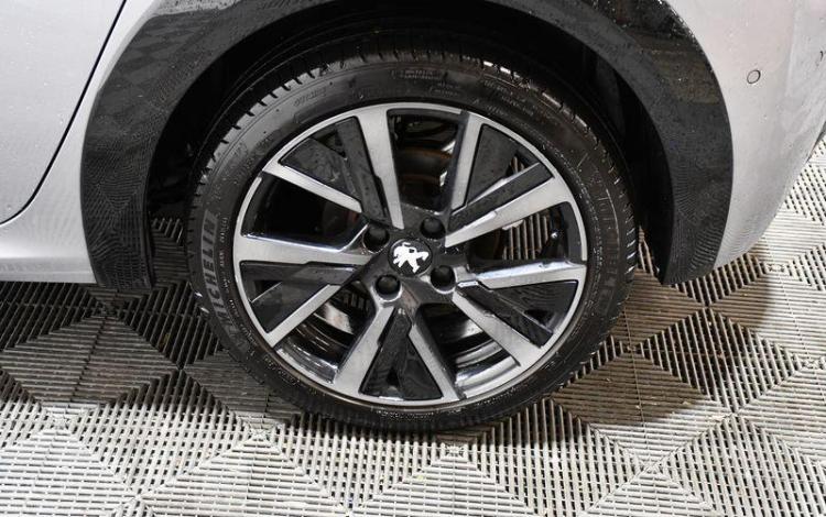 PEUGEOT 208 1,2 PURE TECH GRIS GB-099-QY