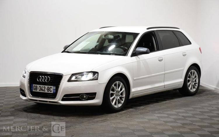 AUDI A3 SPORTBACK BLANC GB-342-BC