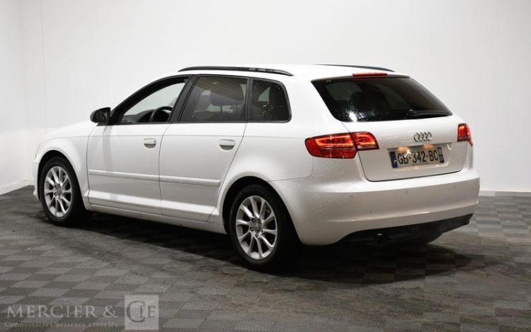 AUDI A3 SPORTBACK BLANC GB-342-BC