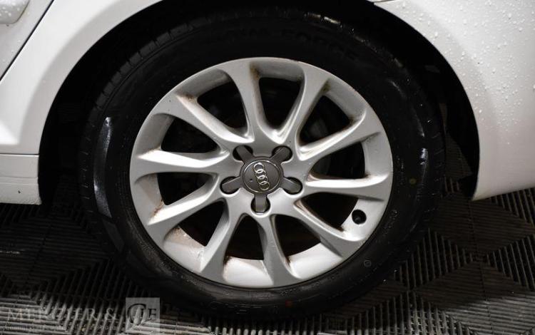 AUDI A3 SPORTBACK BLANC GB-342-BC