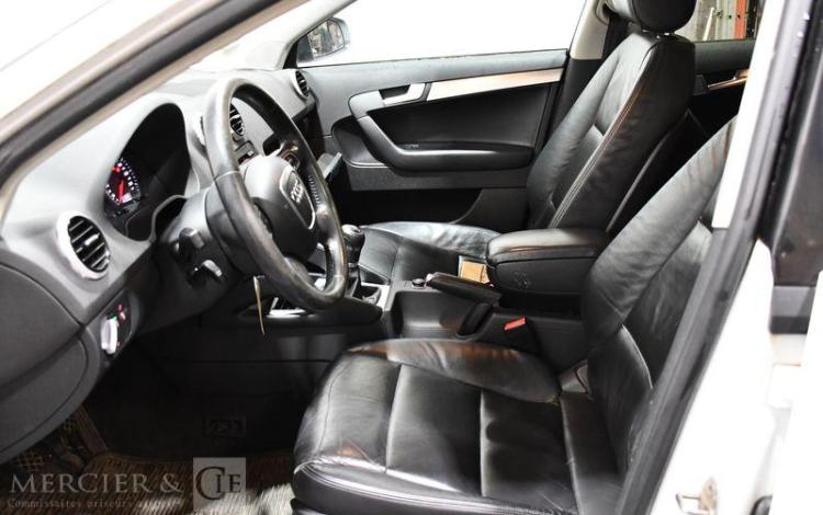AUDI A3 SPORTBACK BLANC GB-342-BC