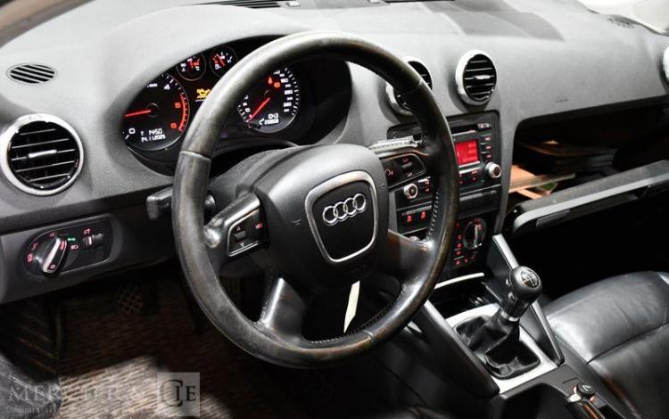 AUDI A3 SPORTBACK BLANC GB-342-BC